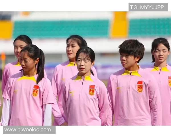 中国女足迎战西班牙队全力以赴争取胜利展现拼搏精神与团队默契