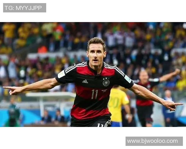 克罗斯的足球传奇之路：从少年天才到世界顶级中场的蜕变与荣耀